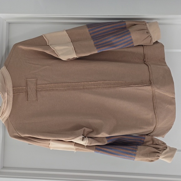 V neck sweatshirt - Picture 2 of 8